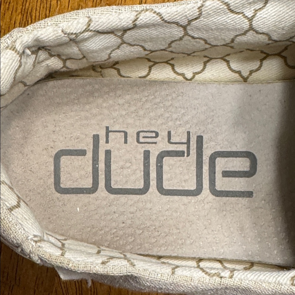 Women’s Hey Dude ‘Wendy sparkling gold’ slip on tan Loafers. Size 9 - Picture 4 of 9